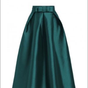 Green long skirt with bow